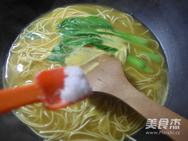 咖喱拉面鲜虾小馄饨的做法