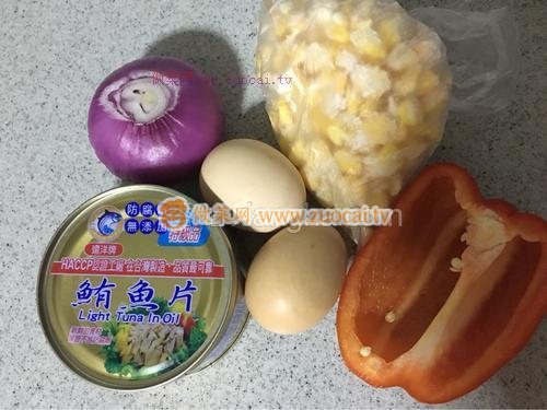 鲔鱼玉米蛋炒藜麦饭的做法