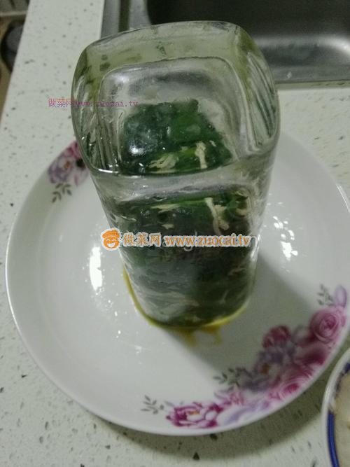 松仁鸡丝菠菜塔的做法